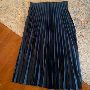 ⭕️SOLD⭕️ Elegant Navy Pleated Skirt